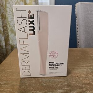 Luxe+ Sonic Dermaplaning Tool - Pink